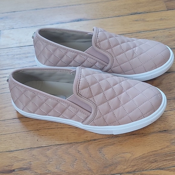 Steve Madden Shoes - Steve Madden blush quilted slip ons 6.5